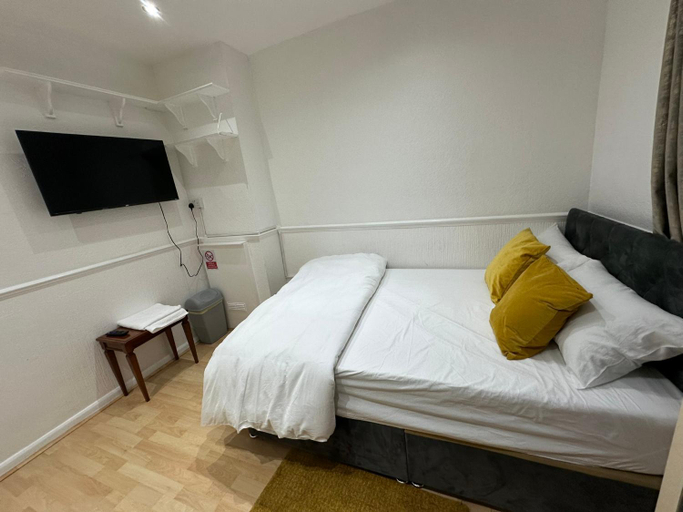 Others 4, Double Room With Free WiFi Keedonwood Road, London