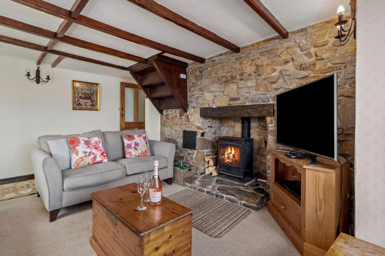 Room 2, Hill Cottage - Spectacular Sea Views Parking, Pembrokeshire