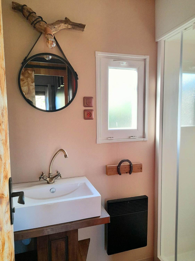 Bathroom 4, Les Auzerals camping du lac, Tarn