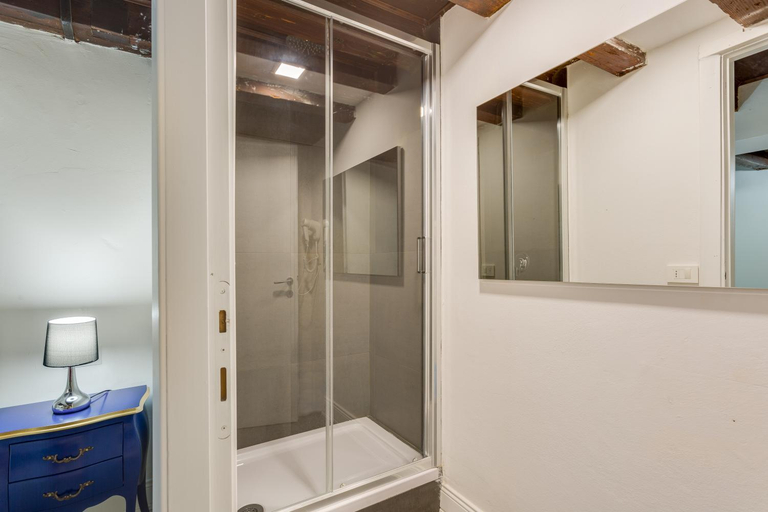 Bathroom 2, Accommodation in Florence, Florence