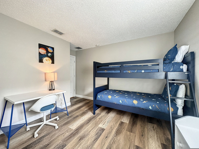 Room 4, 4 Bed 3 Bath in a Gated Community With Pool, Osceola