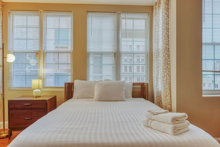 Room 3, Cherry Suites 3BR Apt w W D Foosball Table, Philadelphia