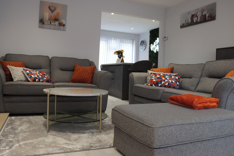 Lobby, Perfect 3 Bedroom Home - Contractors & Families, Walsall