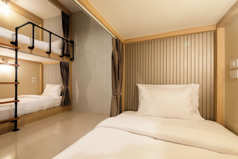 Others 2, Kewalin Hostel, Mueang Krabi
