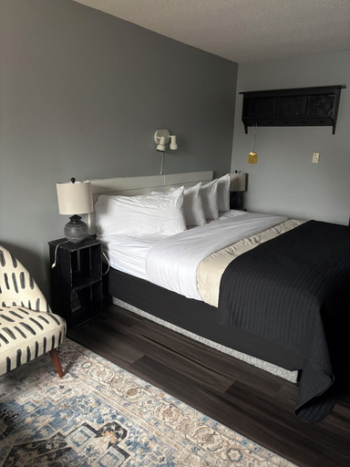 Bedroom 5, The Nisswa Motel, Crow Wing