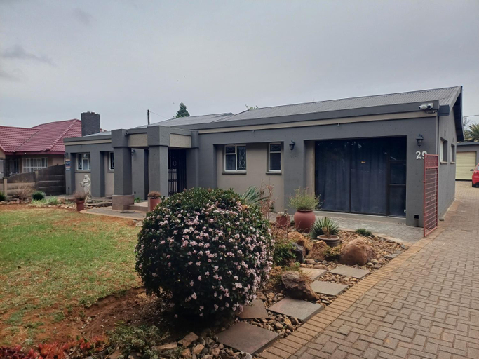 Exterior & Views 1, Willow Guest house, Sedibeng