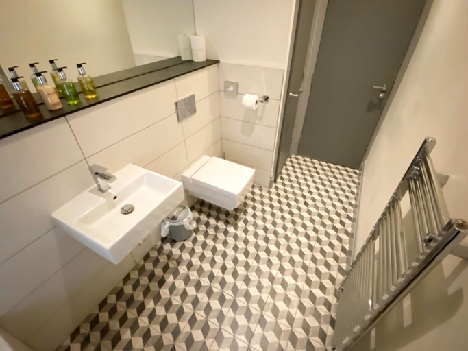 Bathroom, Coach House Loft in Leeds, Leeds