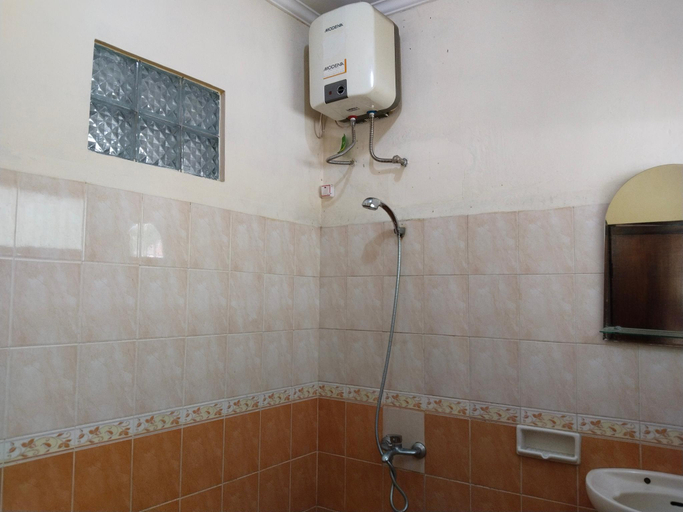 Bathroom 15