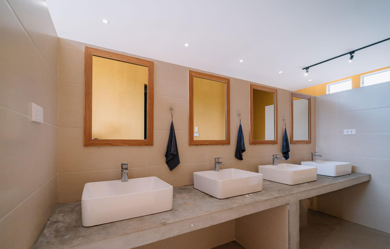 Bathroom 3, Dong Van Golden , Đồng Văn