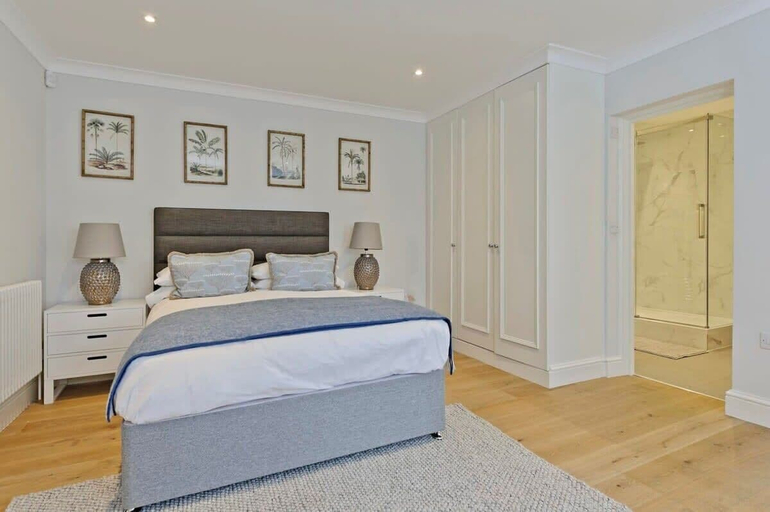 Bedroom 3, Large 2 Bedroom Kensington Garden Flat, London