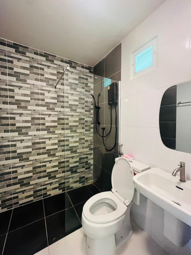 Bathroom, Kiat Nakhon Hotel, Muang Nakhon Si Thammarat