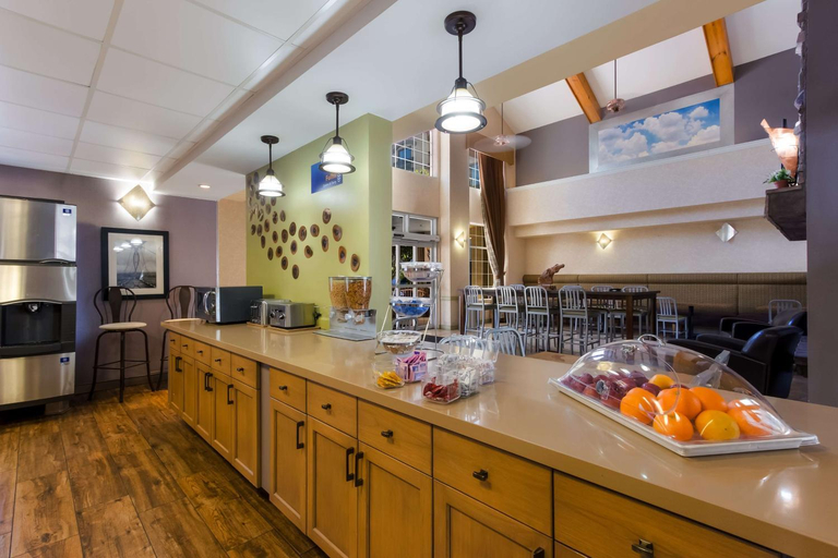 Food & Drinks 5, Baymont Inn & Suites by Wyndham Tempe University/Phoenix, Maricopa