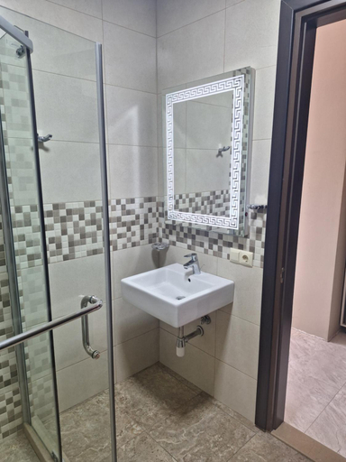 Bathroom 3, Rooftop Old Town Apartments"opposite Chabad", Batumi