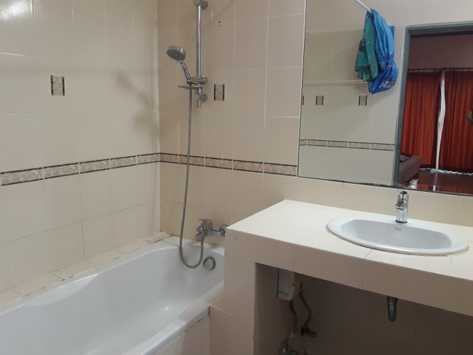 Bathroom 3, Southern Fried Rice Guesthouse, Phuket Island