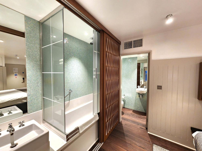Bathroom 3, Leicester House, London