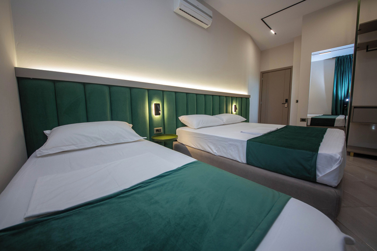 Others 5, Hotel Royal, Vlorës