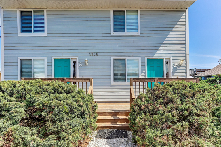 Exterior & Views 2, Relaxed Atmosphere in S Fletcher Duplex by RedAwning, Nassau