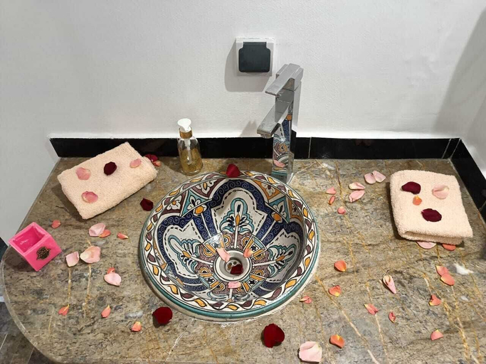 Bathroom 3, Dar Le Monde, Marrakech