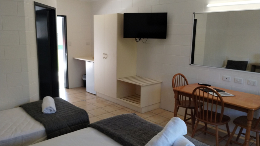 Others 5, Tully Motel, Cardwell