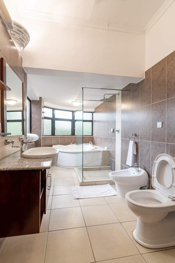 Bathroom 5, Cysuites Apartment Hotel, Dagoretti North