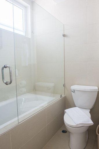Bathroom 4, Hotel Latitud 15, San Pedro Sula