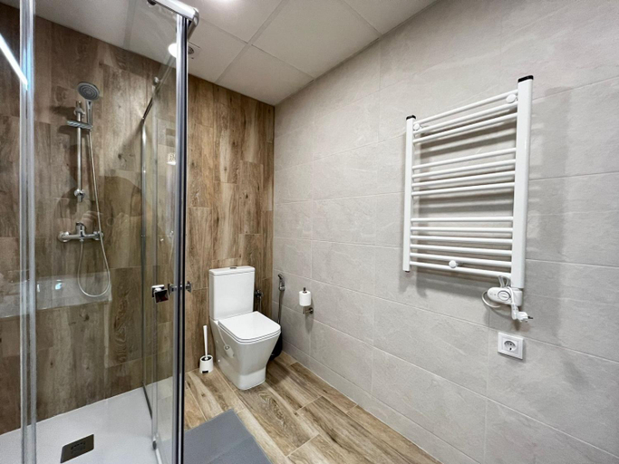 Bathroom 3, Rodrigues 15, Valencia