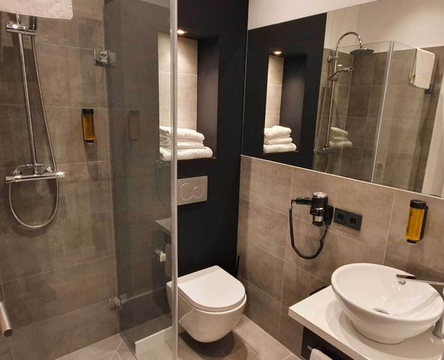 Bathroom 4, JustStay Hotel Solingen, Solingen