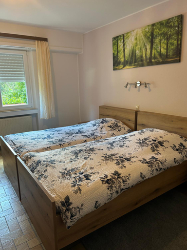 Bedroom 4, Hotel Direndall, Capellen