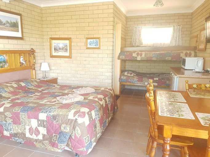 Others 1, Lake Front Motel, Wyong - North-East