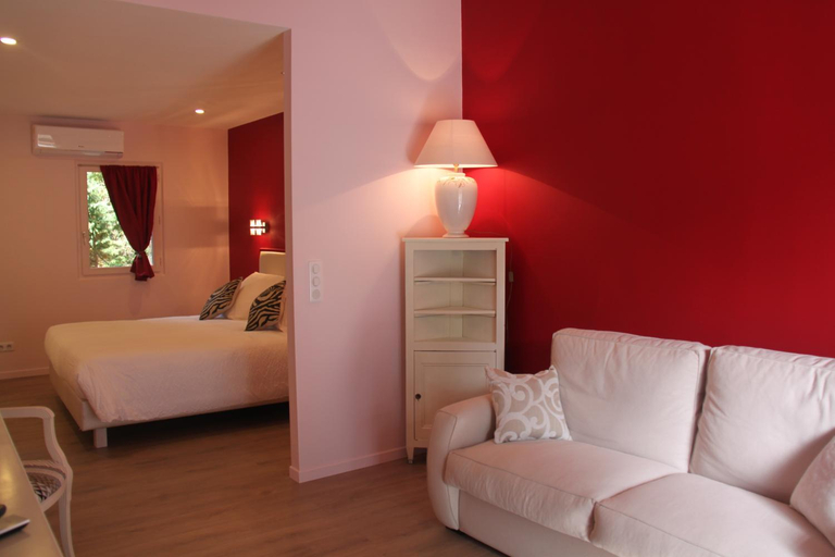 Others 5, Suite Fleur de Cerisier, Vaucluse