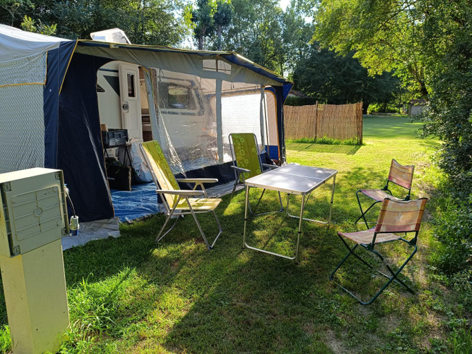 Others 3, Camping Le Douzou, Dordogne