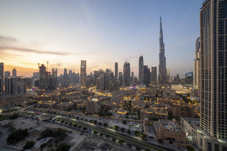 Room 2, Upgraded Apartment w Stunning Burj Khalifa View, Dubai