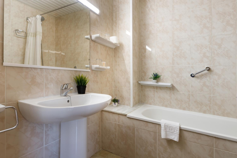 Bathroom, L'Alguer Hotel, Tarragona