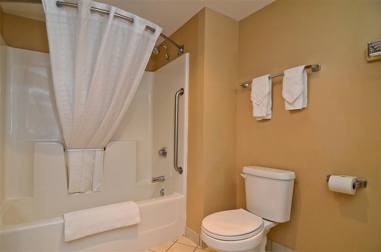 Bathroom 4, SureStay Plus by Best Western Black River Falls, Jackson