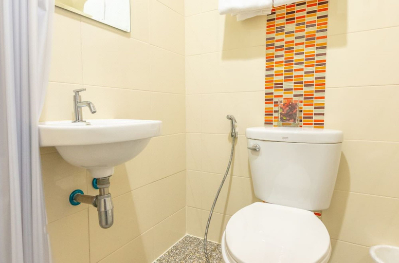 Bathroom 4, Klean Residence Hotel, Khlong San