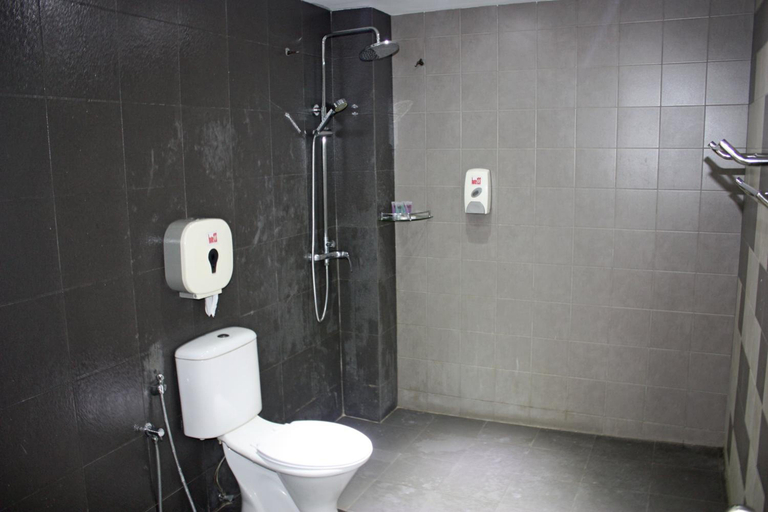 Bathroom 2, HOTE123, Kuala Lumpur