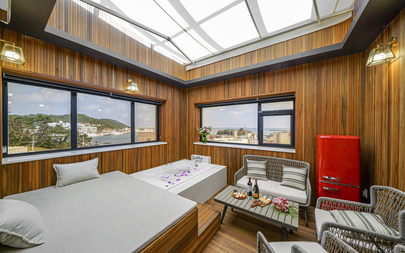 Bedroom 2, No.25 hotel Gijangyeonhwari, Gijang
