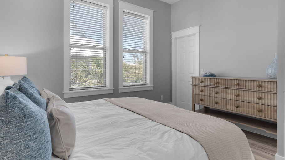 Others 4, Steps From the Seagrove Beach - Gulf Views - Sleeps 10 - Community Pool, Walton