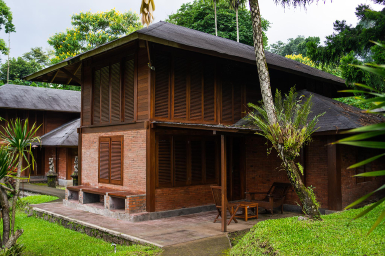 Exterior 14