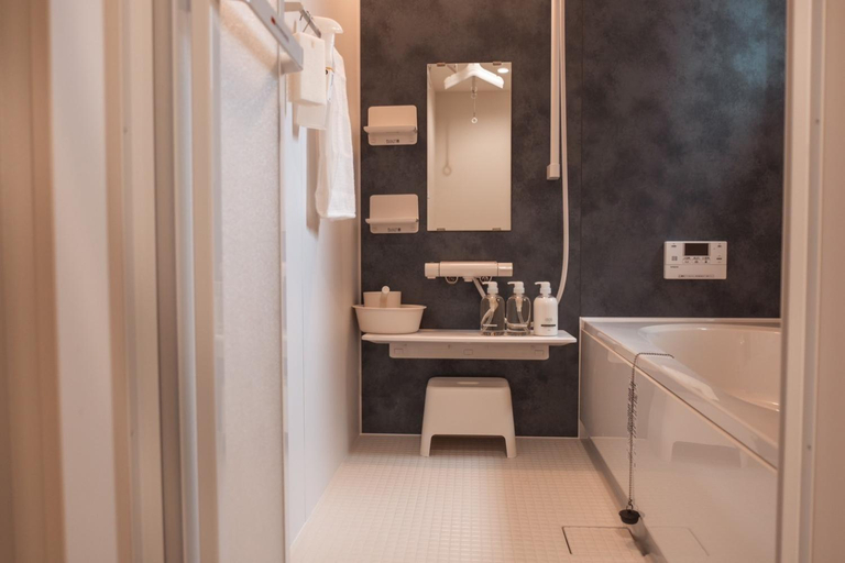 Bathroom 2, Mova Villa Ozu, Kikuyō