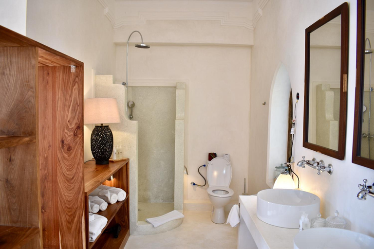 Bathroom 5, Qambani Luxury Resort, Kati