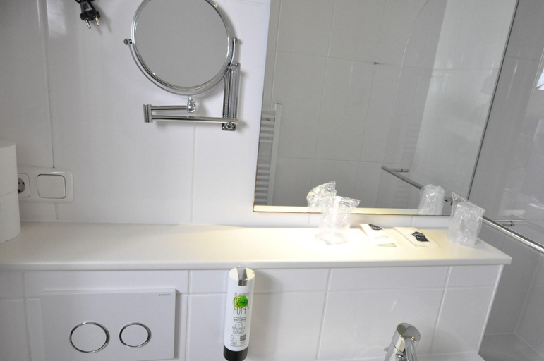 Bathroom 4, Acanthus, München