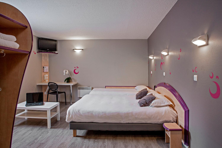 Bedroom 4, B&B HOTEL Aurillac Le Lioran, Cantal