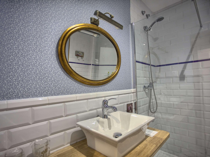 Bathroom 4, Hotel Colonial De Santillana, Cantabria
