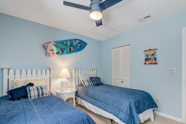 Bedroom 2, 2646b 1st Ave 3 Bedroom Townhouse by RedAwning, Nassau