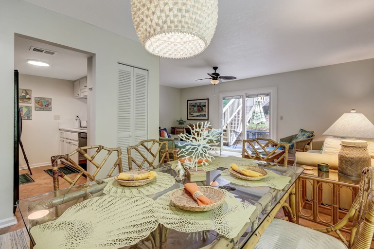 Others 5, 2646b 1st Ave 3 Bedroom Townhouse by RedAwning, Nassau