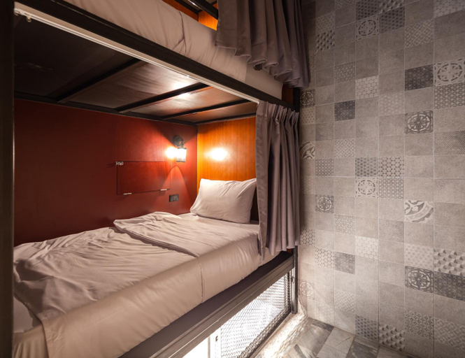 Bedroom 2, Luk Hostel, Phra Nakhon