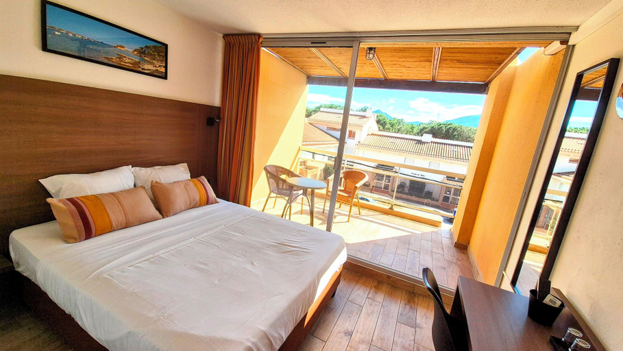 Bedroom 2, Hôtel Le Maritime, Pyrénées-Orientales