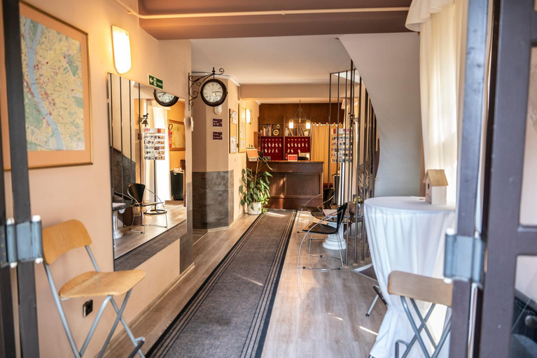 Others 5, Bobbio Hotel, Budapesti