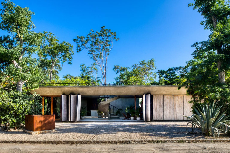 Exterior & Views
